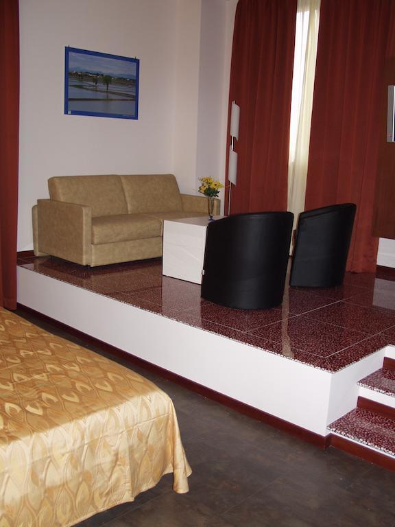 Hotel Mareschi Palace Novara Buitenkant foto