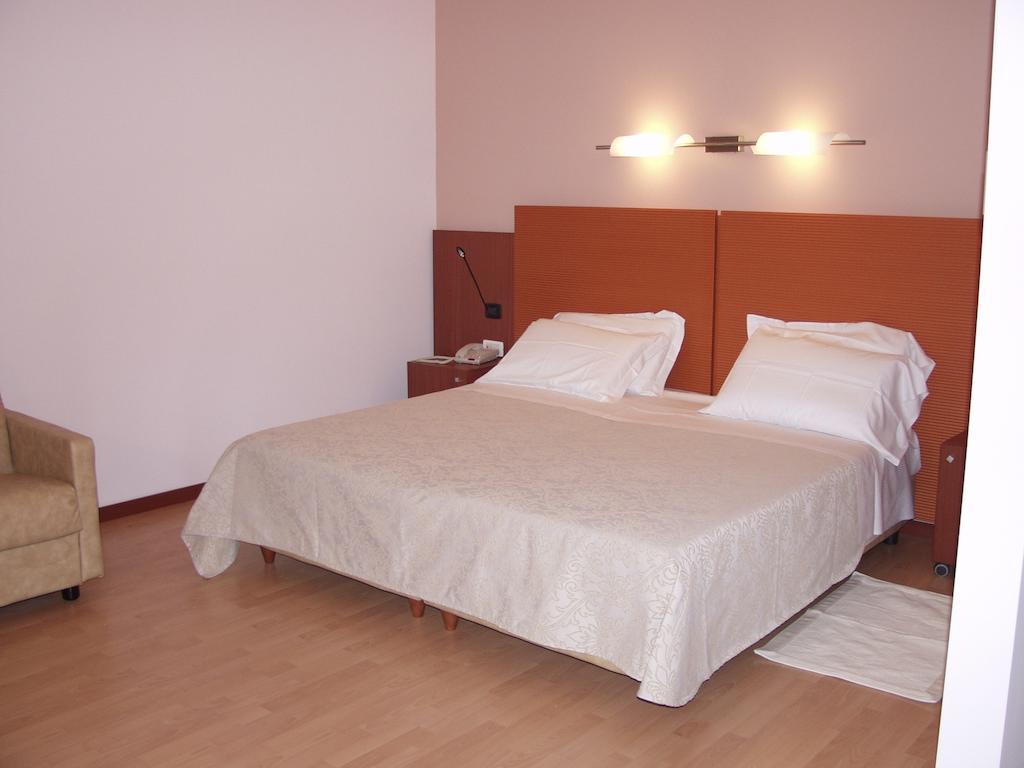 Hotel Mareschi Palace Novara Buitenkant foto