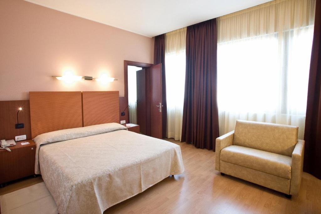 Hotel Mareschi Palace Novara Kamer foto